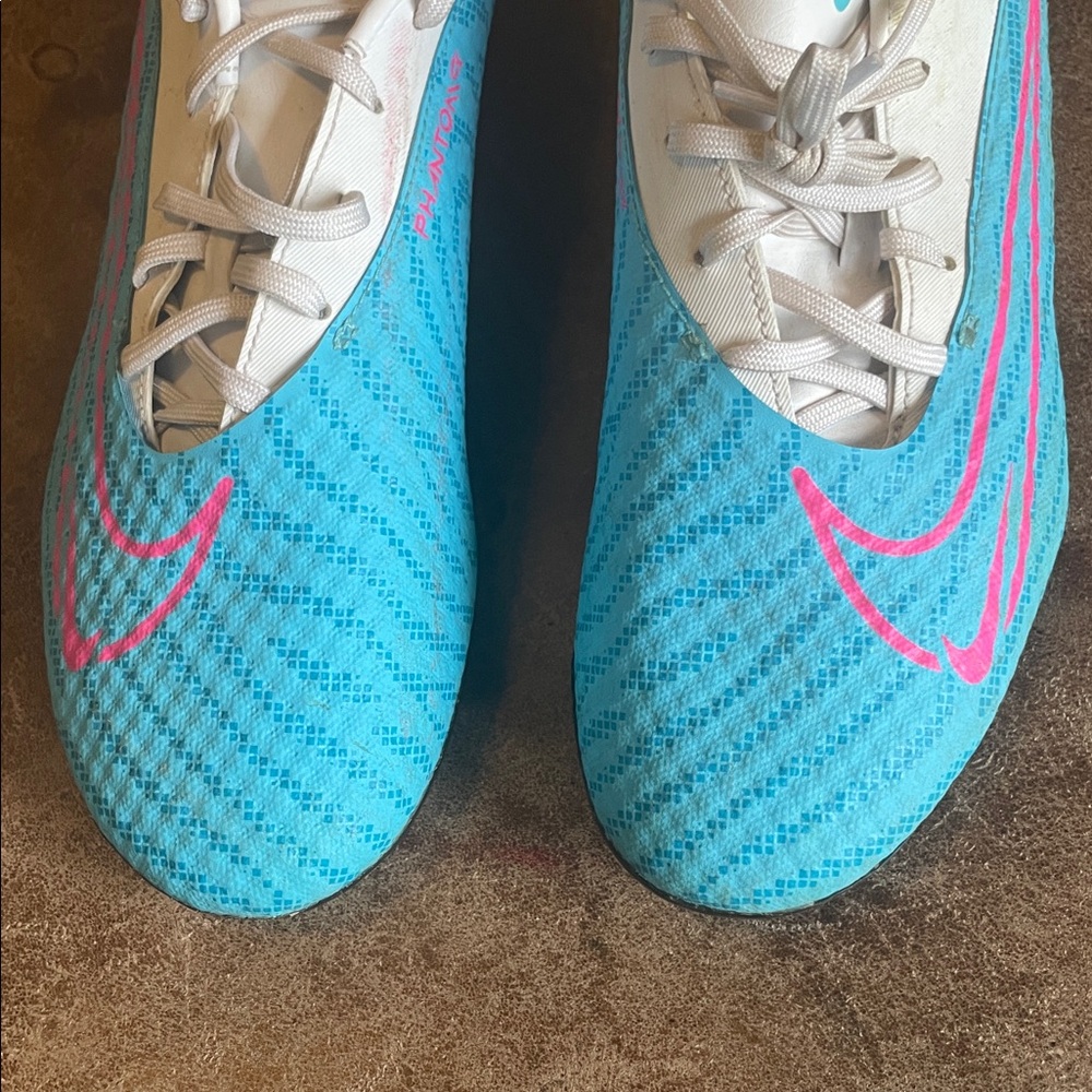 Nike Phantom Women's Blue And White Soccer Shoes. Good Condition. Size 7. - Picture 3 of 9